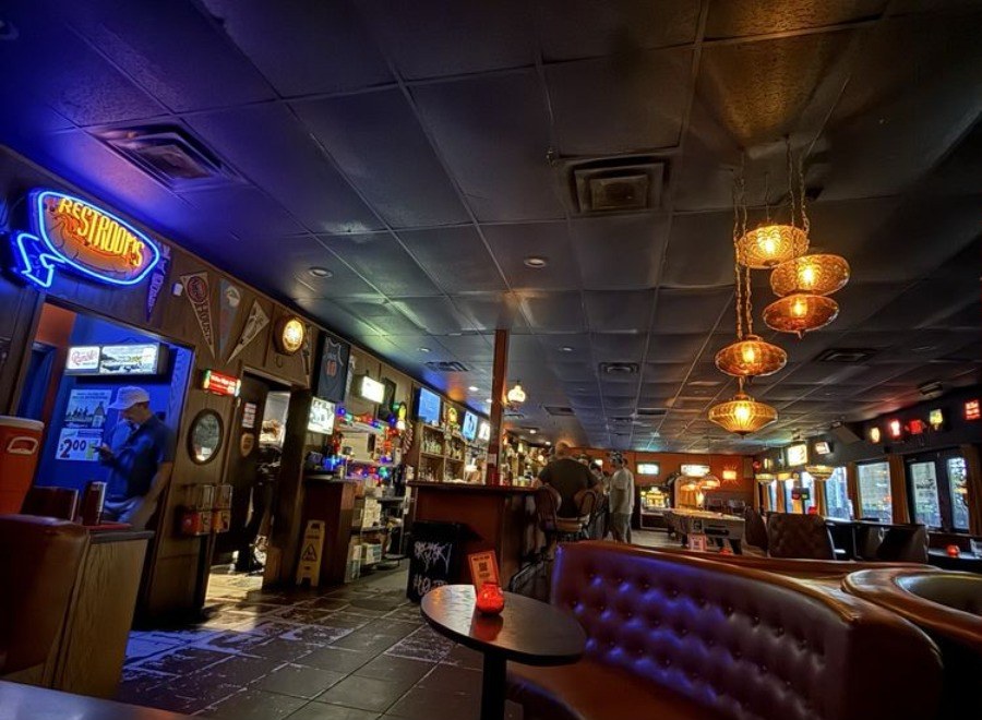 Frazier's Long & Low — retro dive bar