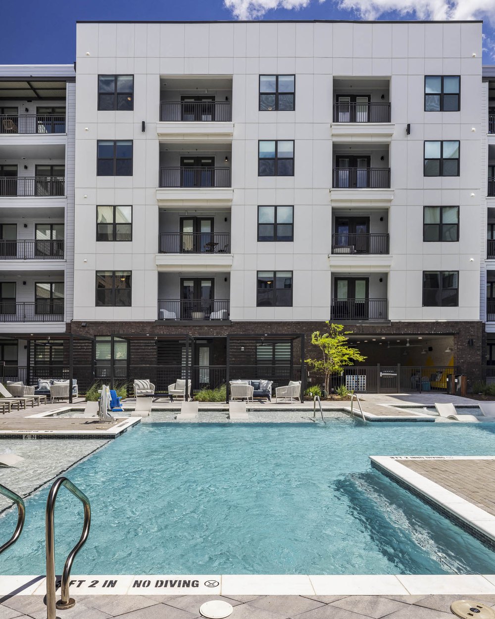 Mueller · mid-rise AMLI North Park &middot; view 2 of 4