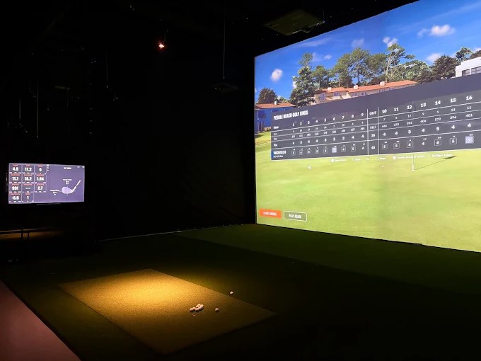 A course rendered across the full 40-foot screen at Fiber Golf