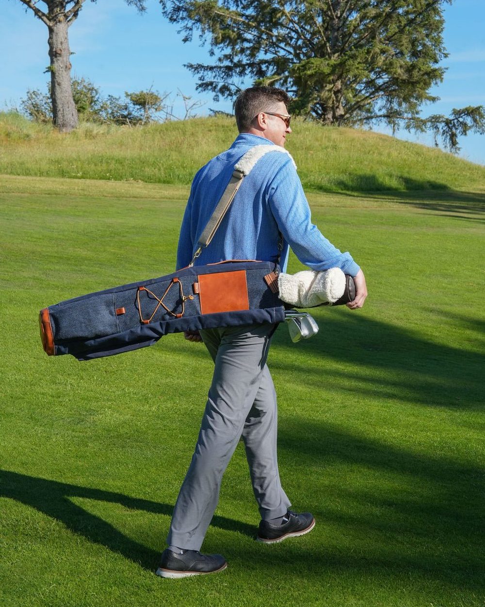 Seamus Golf photograph: Navy Harris Tweed Sunday Bag
