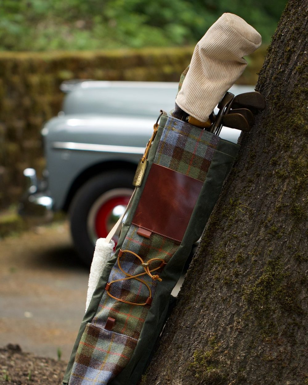 Seamus Golf photograph: Macleod Check Harris Tweed Sunday Bag