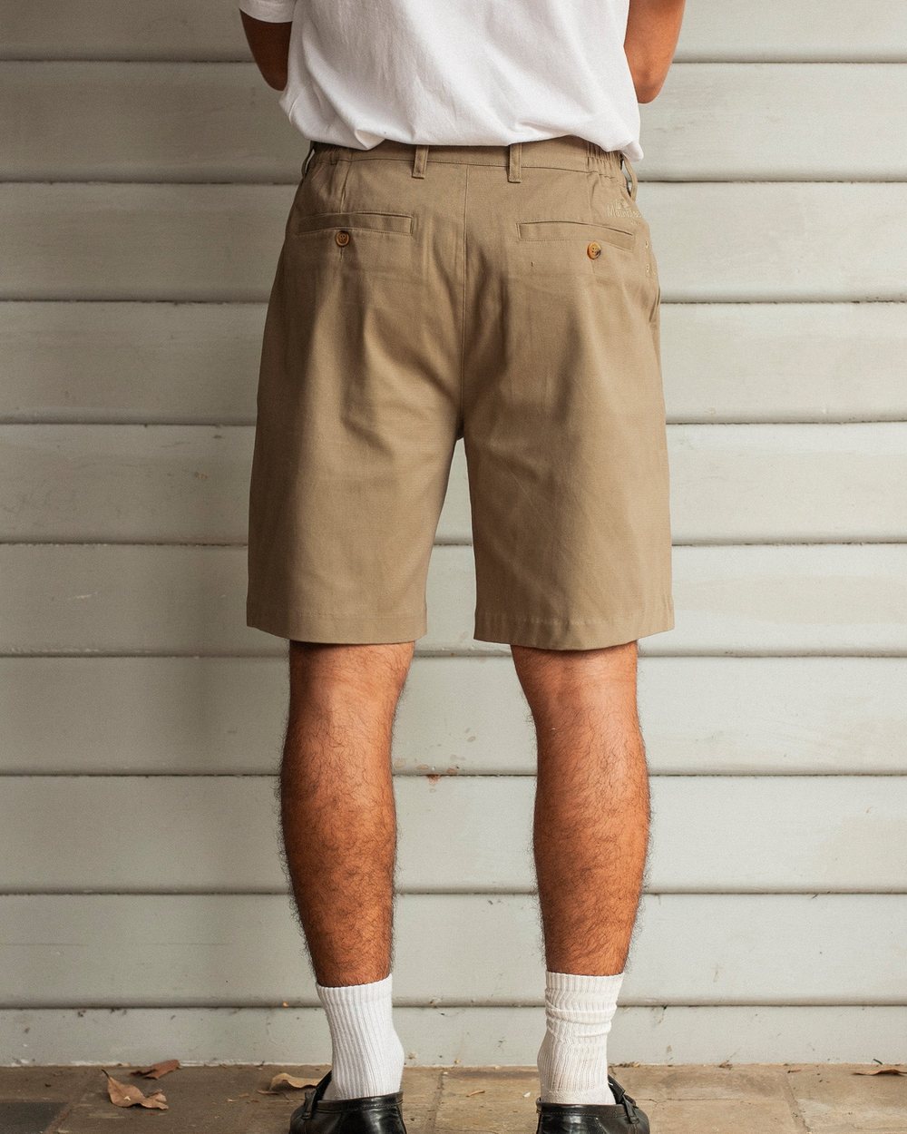 Mount Tee Golf Peninsula Pleated Shorts, Tan · view 2 of 5