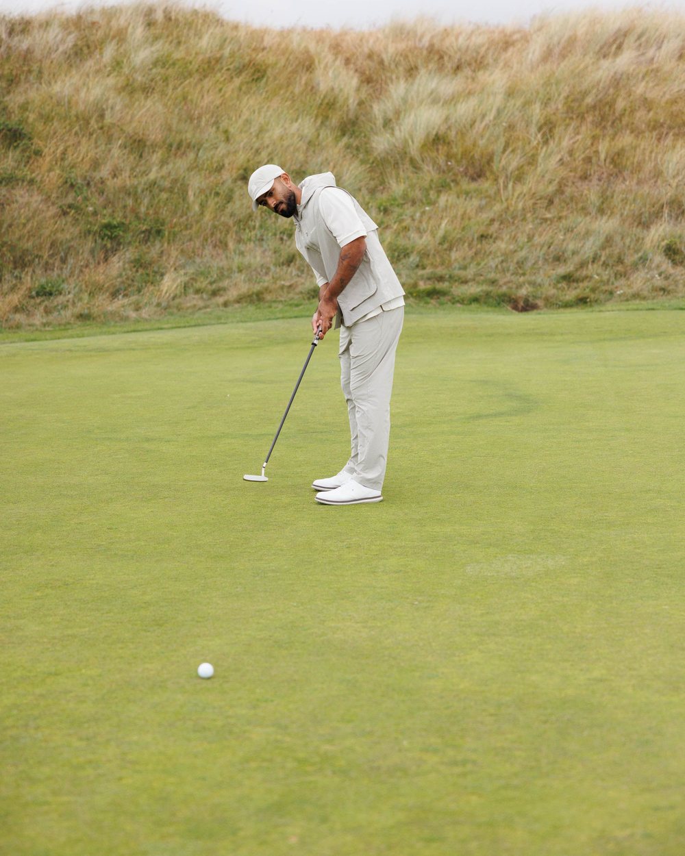 Manors Golf Ripstop Tech Trouser, Dune · view 4 of 5