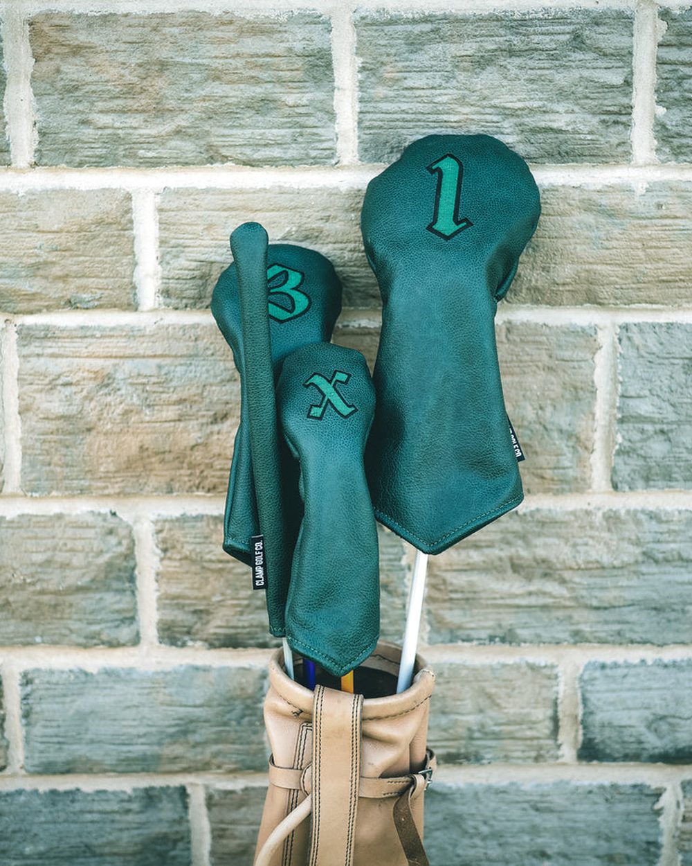 Clamp Golf Brigantes: Eburacum Evergreen Leeds leather · view 1 of 4