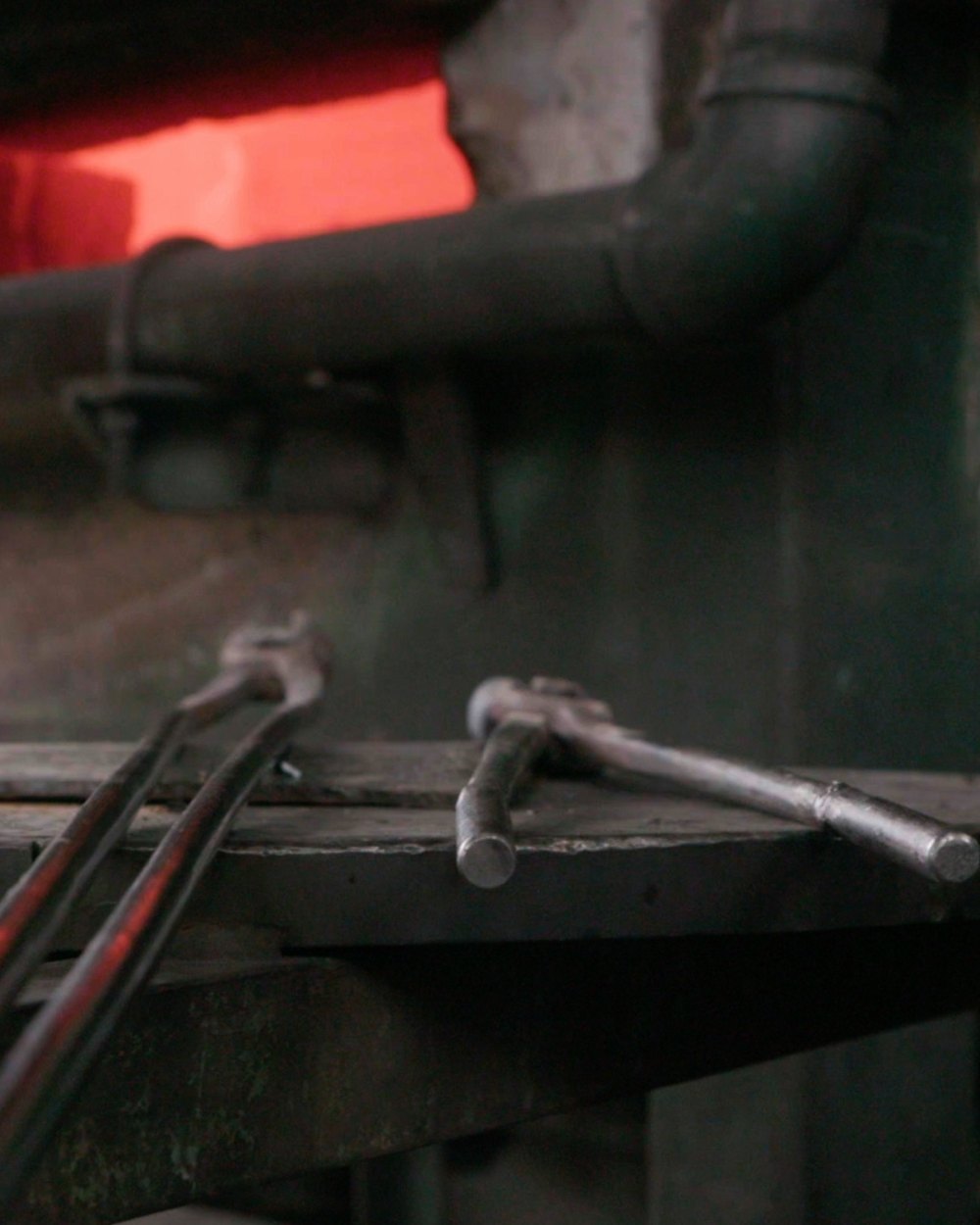 Tongs and tooling in a forge
