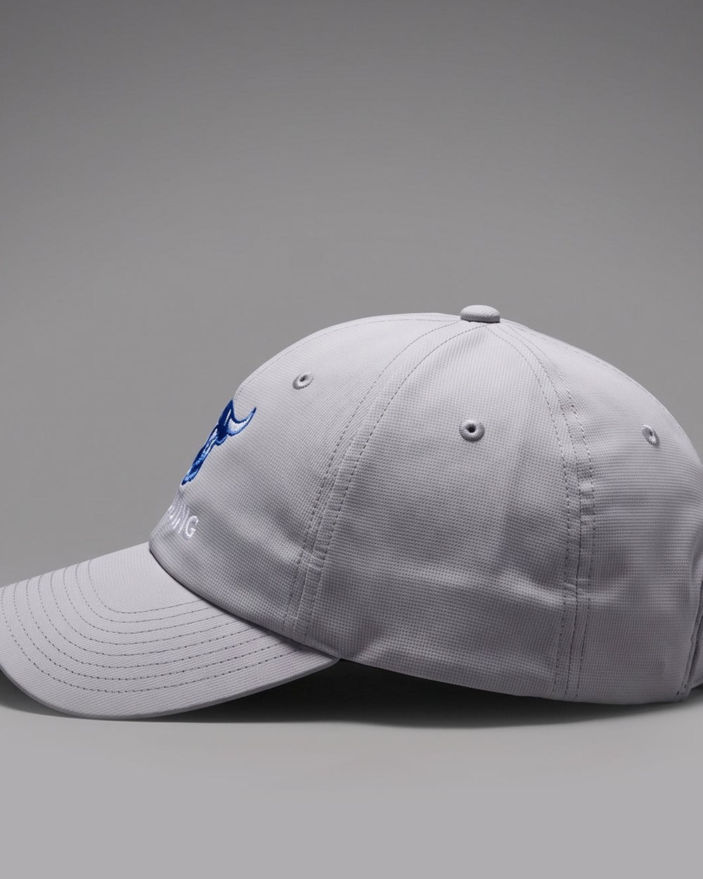 Tarraing Golf Gray, White and Blue Highland Cow Hat · view 2 of 3