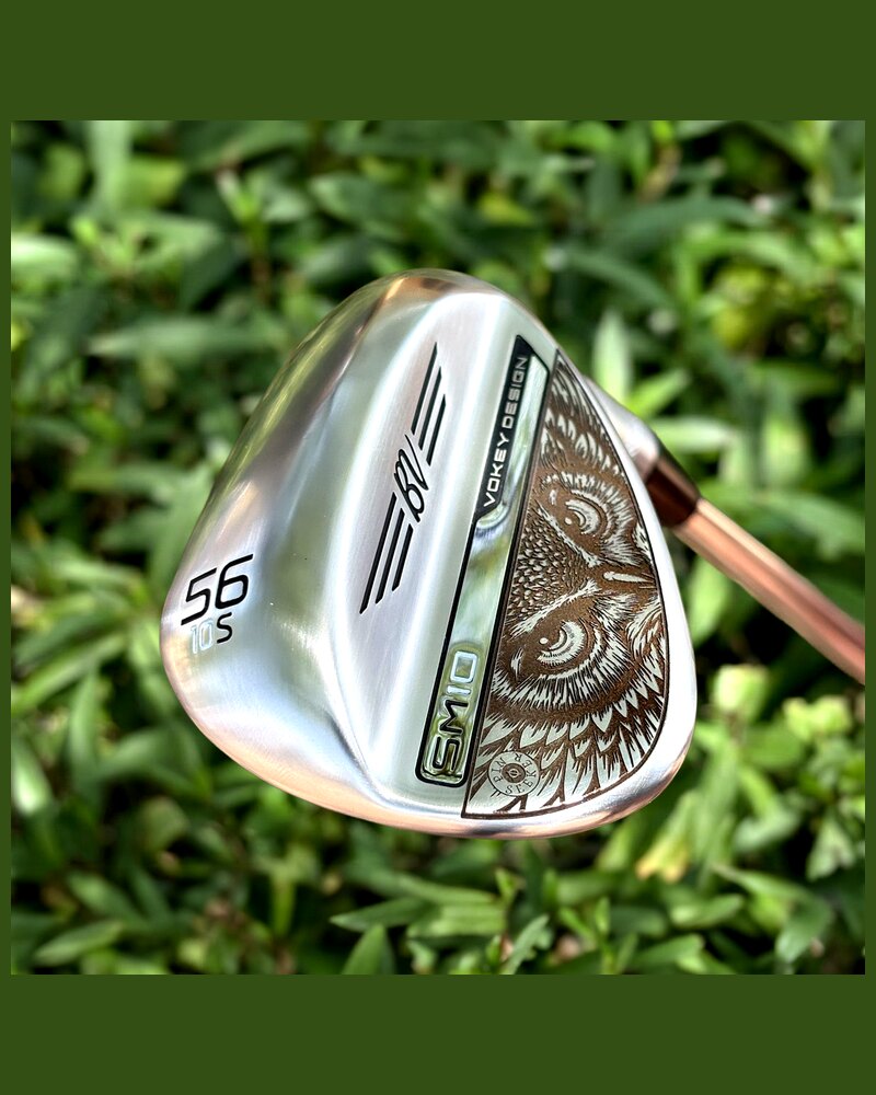 Show Out Engraving THE WATCHER 1/1 · Titleist Vokey 56° · Artist Series custom golf wedge