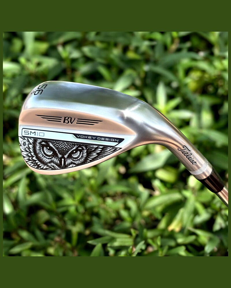 Show Out Engraving THE WATCHER 1/1 · Titleist Vokey 56° · Artist Series custom golf wedge