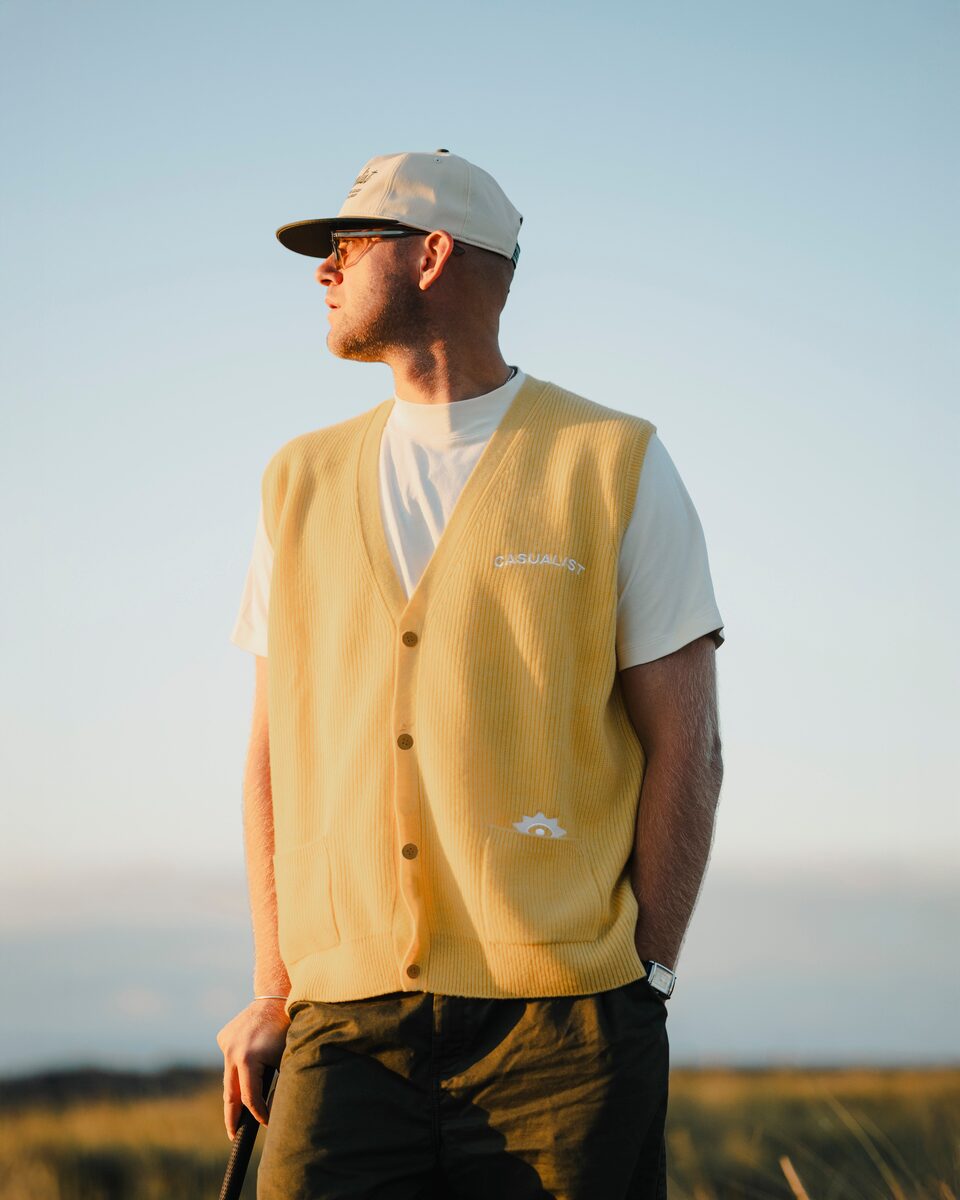 Casualist — Grazer Cardigan Vest in Yellow