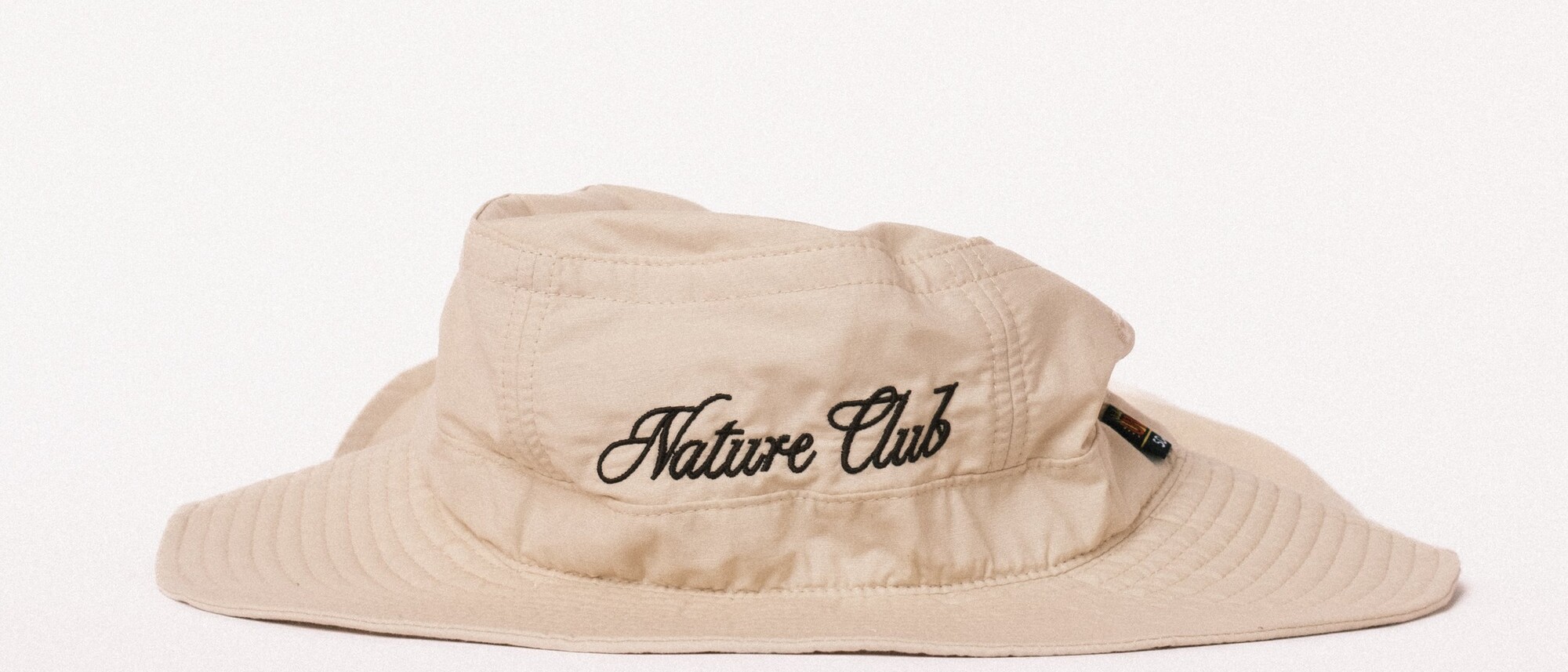 Golf hats from independent brands, chosen for summer heat