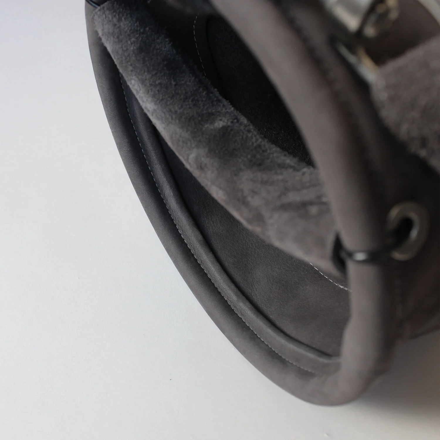 Sentinel Golf Sorensen Walker MacKenzie bag in Danish nubuck leather · view 4 of 6