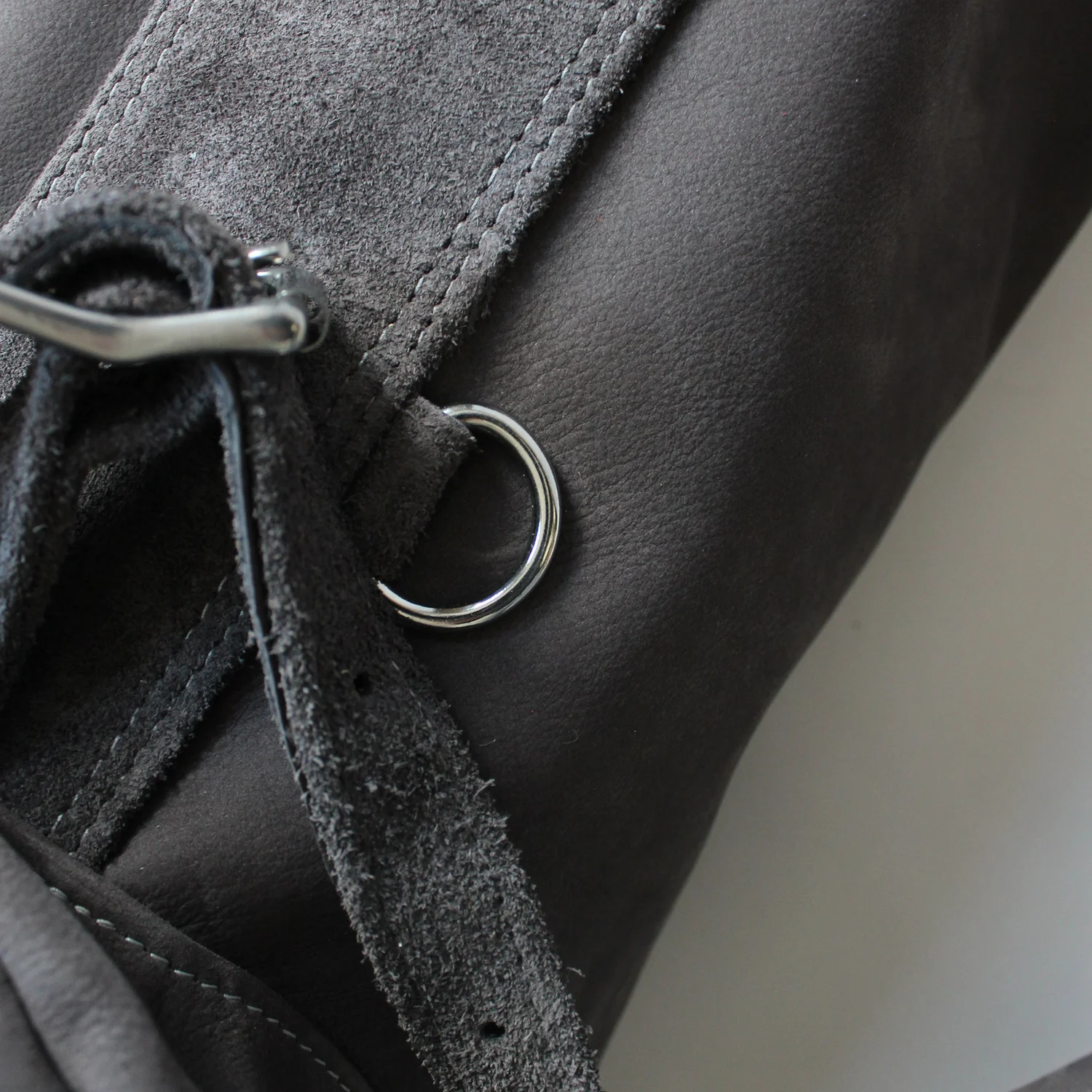 Sentinel Golf Sorensen Walker MacKenzie bag in Danish nubuck leather · view 5 of 6