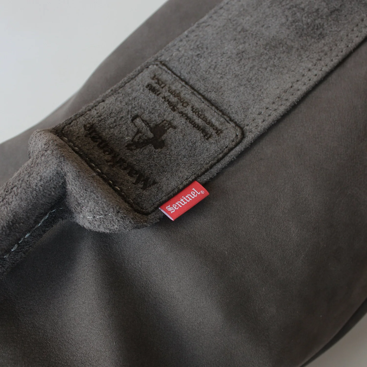 Sentinel Golf Sorensen Walker MacKenzie bag in Danish nubuck leather · view 6 of 6
