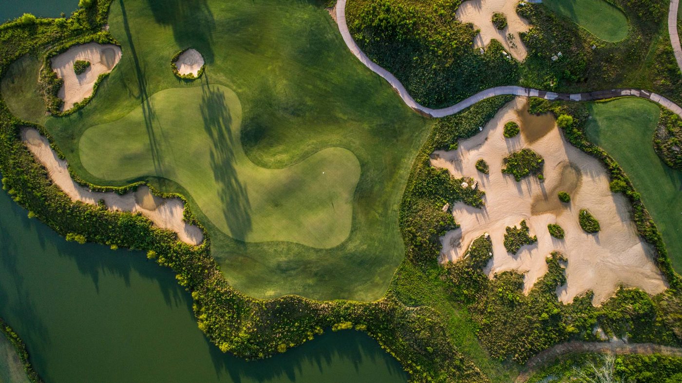 Top-down drone shot of Sweetens Cove's 4th green
