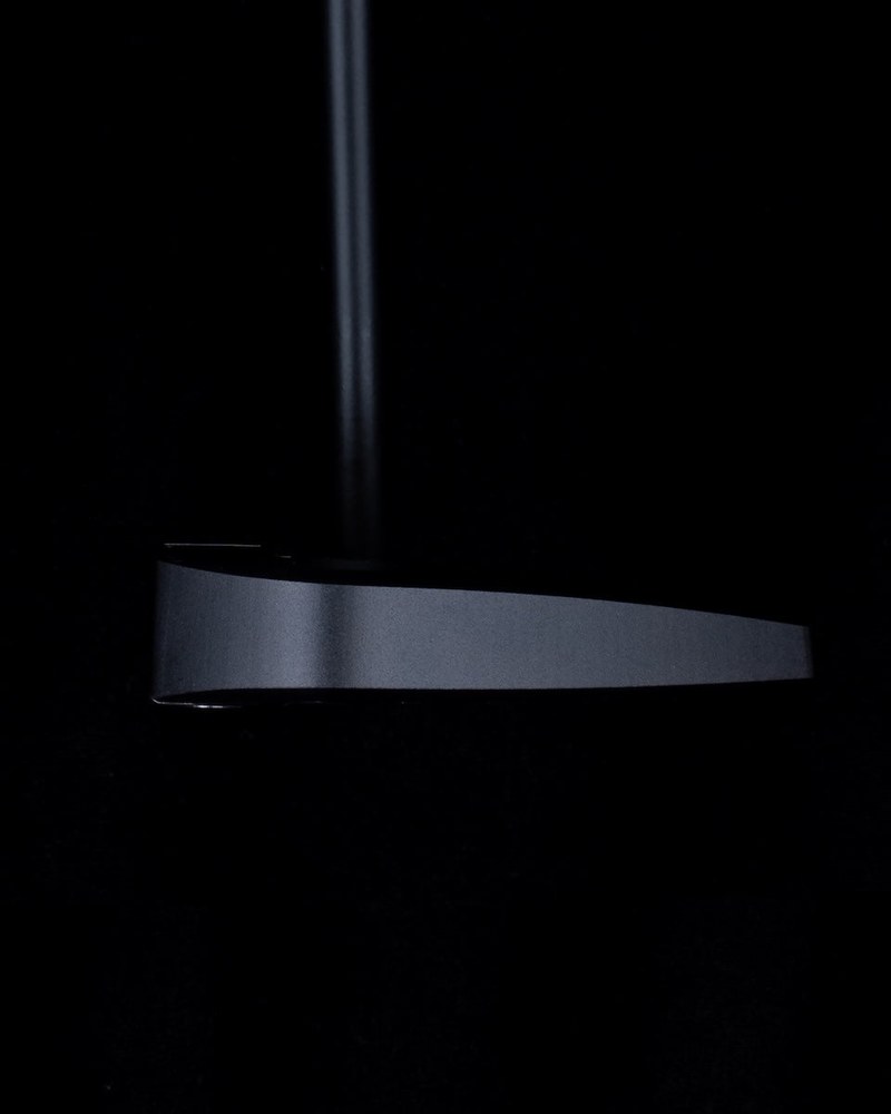A player's-eye view down the shaft of the L.A.B. Golf VZN.1i putter