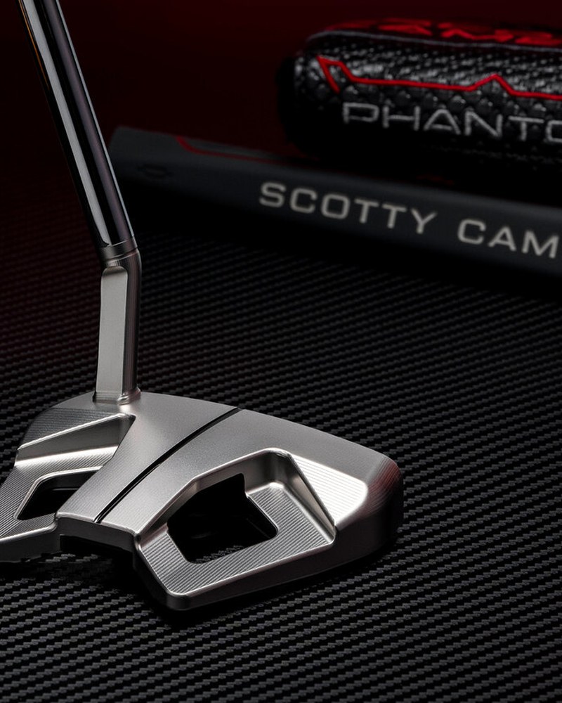 The Scotty Cameron Phantom 9.5R mallet putter photographed on a dark carbon surface