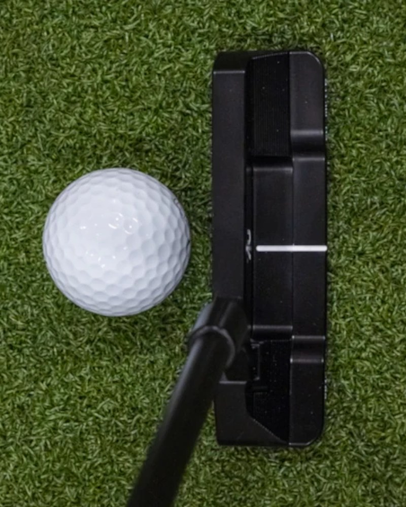 The top line and single sightline of the Sub 70 Sycamore 001Z blade putter