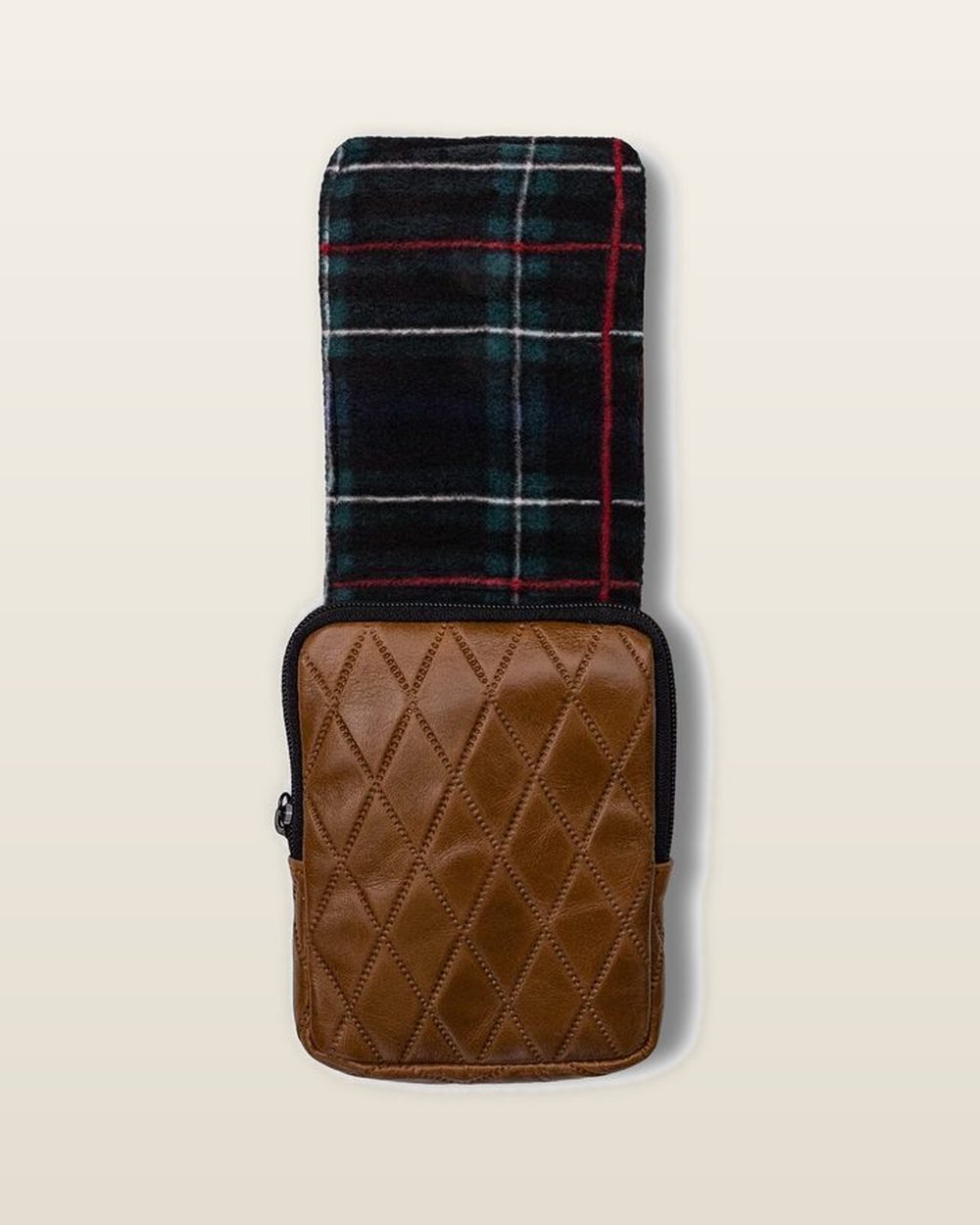 Winston Collection Range Finder Case, Aberdeen Diamond Leather · view 2 of 2