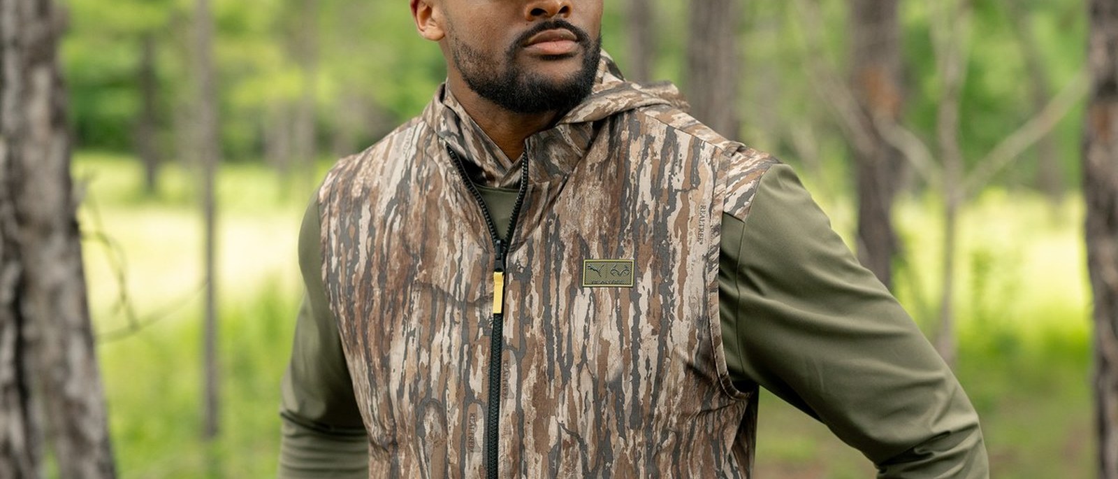 A golfer in the Realtree Legacy fleece vest from the PUMA Golf collaboration