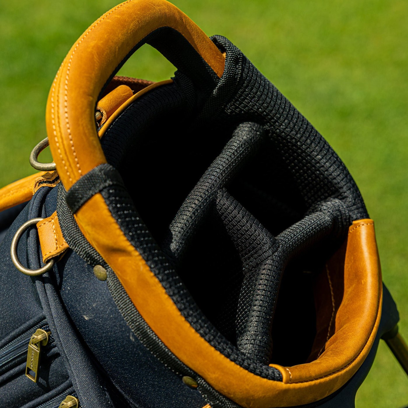 The Shapland Rye 4.0 stand bag · view 3 of 4