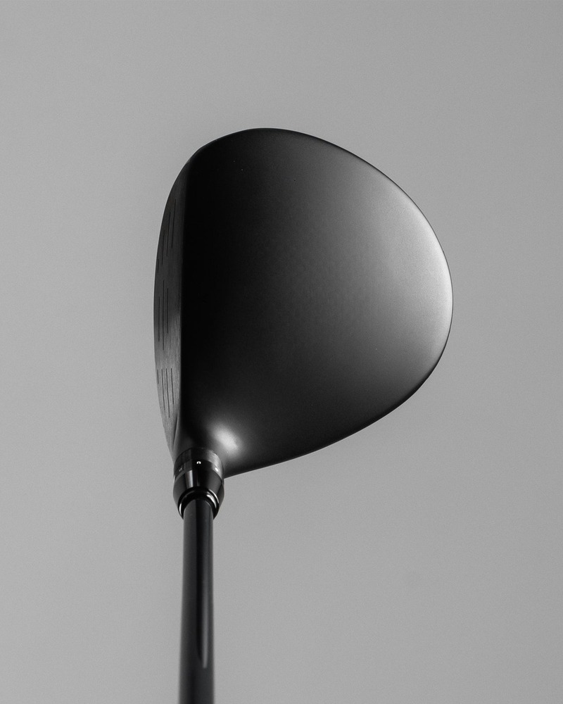 Takomo Ignis D2 fairway wood addressing a golf ball on close-mown turf