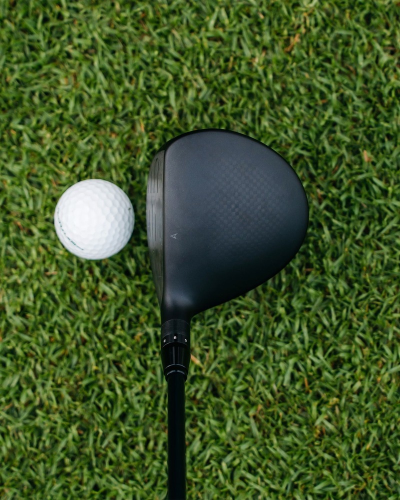Takomo Ignis D2 fairway wood behind a golf ball on close-mown turf